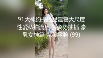 小少妇临睡前跟大哥激情啪啪，全程露脸温柔的舔弄大鸡巴，激情上位让小哥压在身下揉着奶子爆草抽插无套蹂躏