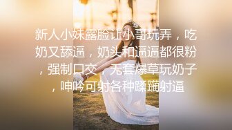 黑客破解家庭攝像頭偷窺偷拍洗完澡出來的美少婦和留著小鬍子像范偉老公在沙發啪啪