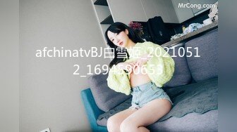 商场女厕全景偷拍12位年轻的小妹 (12)